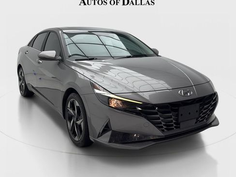 Used 2022 Hyundai Elantra SEL w/ Convenience + Premium Package FWD image 2