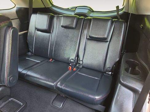Used 2019 Toyota Highlander SE AWD/4WD image 15