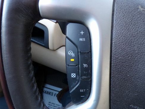 Used 2013 Cadillac Escalade ESV Luxury image 23