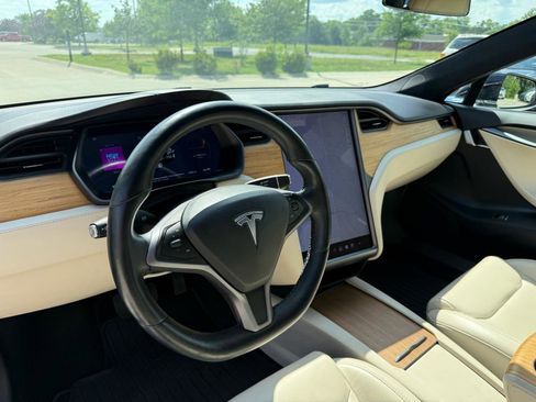 Used 2020 Tesla Model S Long Range Plus AWD/4WD image 9