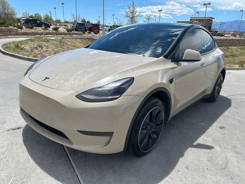 Used 2024 Tesla Model Y Long Range AWD/4WD image 3