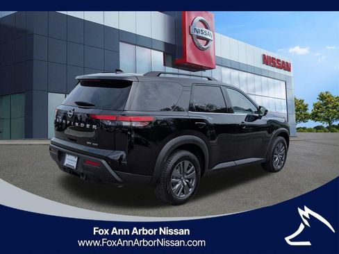 Certified 2024 Nissan Pathfinder SV w/ SV Premium Package AWD/4WD image 5