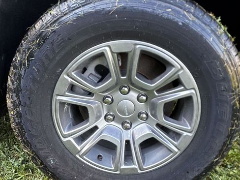 New 2024 Jeep Wagoneer 4WD w/ HD Trailer Tow Package image 31