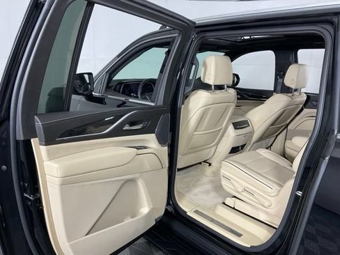 Certified 2024 Cadillac Escalade ESV Premium Luxury w/ Performance Package AWD/4WD image 32