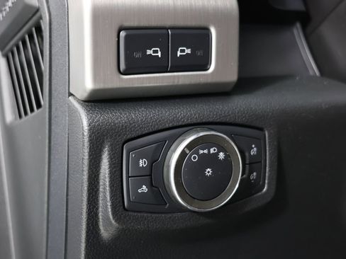 Used 2020 Ford F350 Platinum w/ FX4 Off-Road Package AWD/4WD image 27