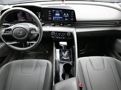 Used 2021 Hyundai Elantra SEL image 16
