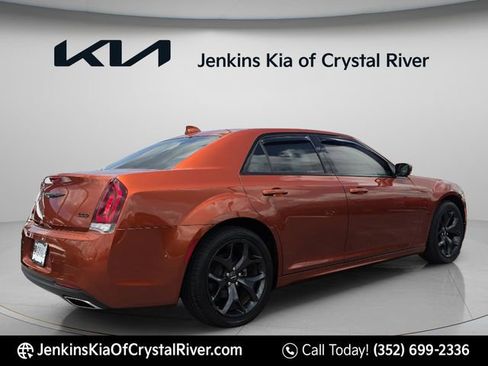Used 2021 Chrysler 300 Touring L RWD image 5