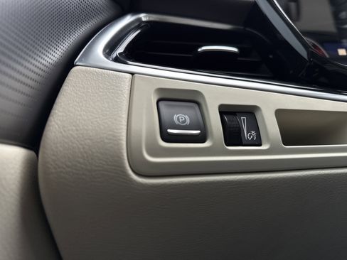 Used 2020 Cadillac XT6 Premium Luxury image 31