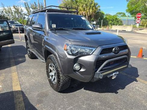 Used 2018 Toyota 4Runner TRD Off-Road AWD/4WD image 2