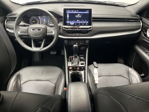 Used 2023 Jeep Compass Limited image 4