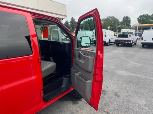 Used 2019 Chevrolet Express 3500 LS RWD image 18