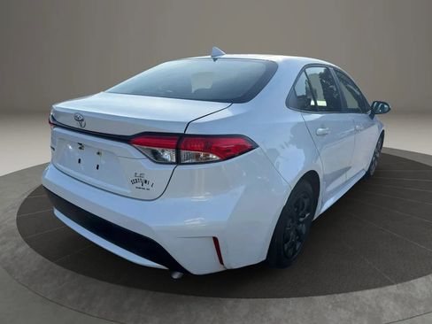 Used 2020 Toyota Corolla LE FWD image 3