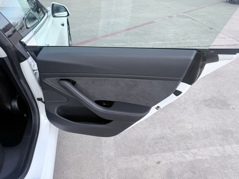 Used 2020 Tesla Model 3 Long Range image 37