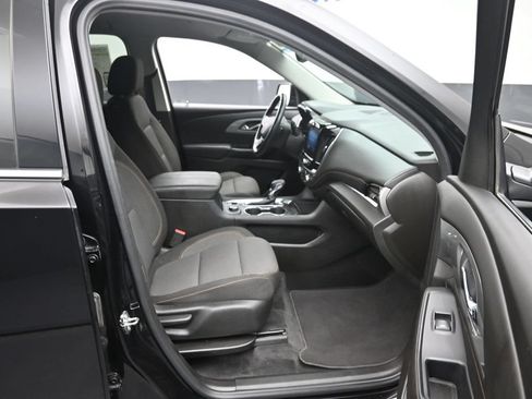 Used 2021 Chevrolet Traverse LT FWD image 9