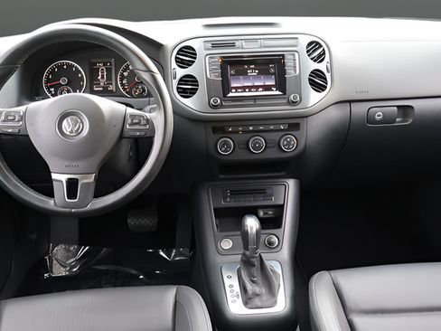 Used 2016 Volkswagen Tiguan S FWD image 17