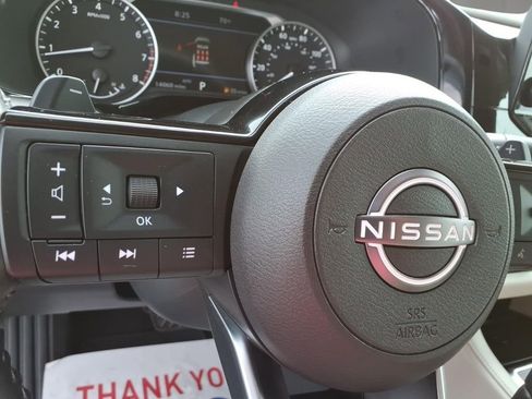Used 2025 Nissan Pathfinder SL AWD/4WD image 18
