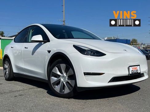 Used 2023 Tesla Model Y Long Range AWD/4WD image 1