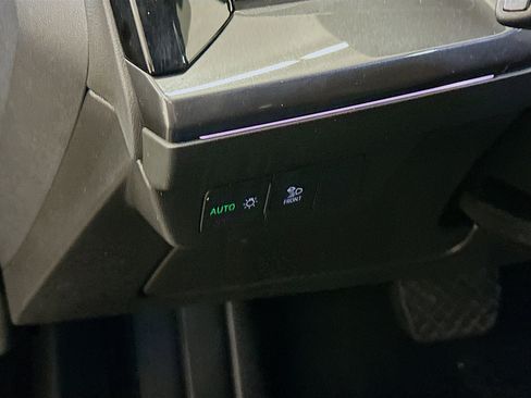 Used 2022 Audi Q4 e-tron Prestige image 17