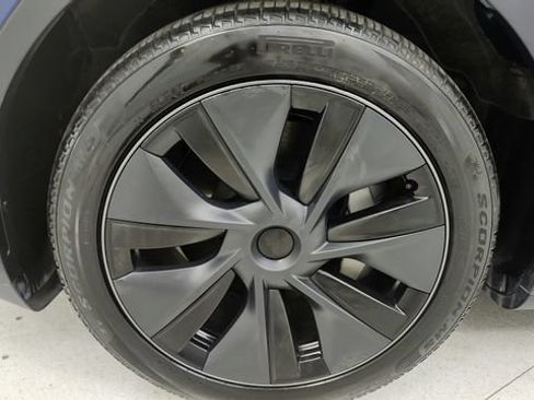 Used 2025 Tesla Model Y Long Range RWD image 93