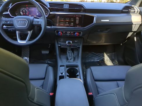 Certified 2025 Audi Q3 2.0T Premium w/ Convenience Package image 15