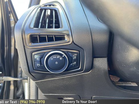 Used 2016 Ford Focus SE w/ SE Sport Package FWD image 23