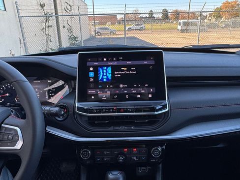 Used 2025 Jeep Compass Trailhawk image 21