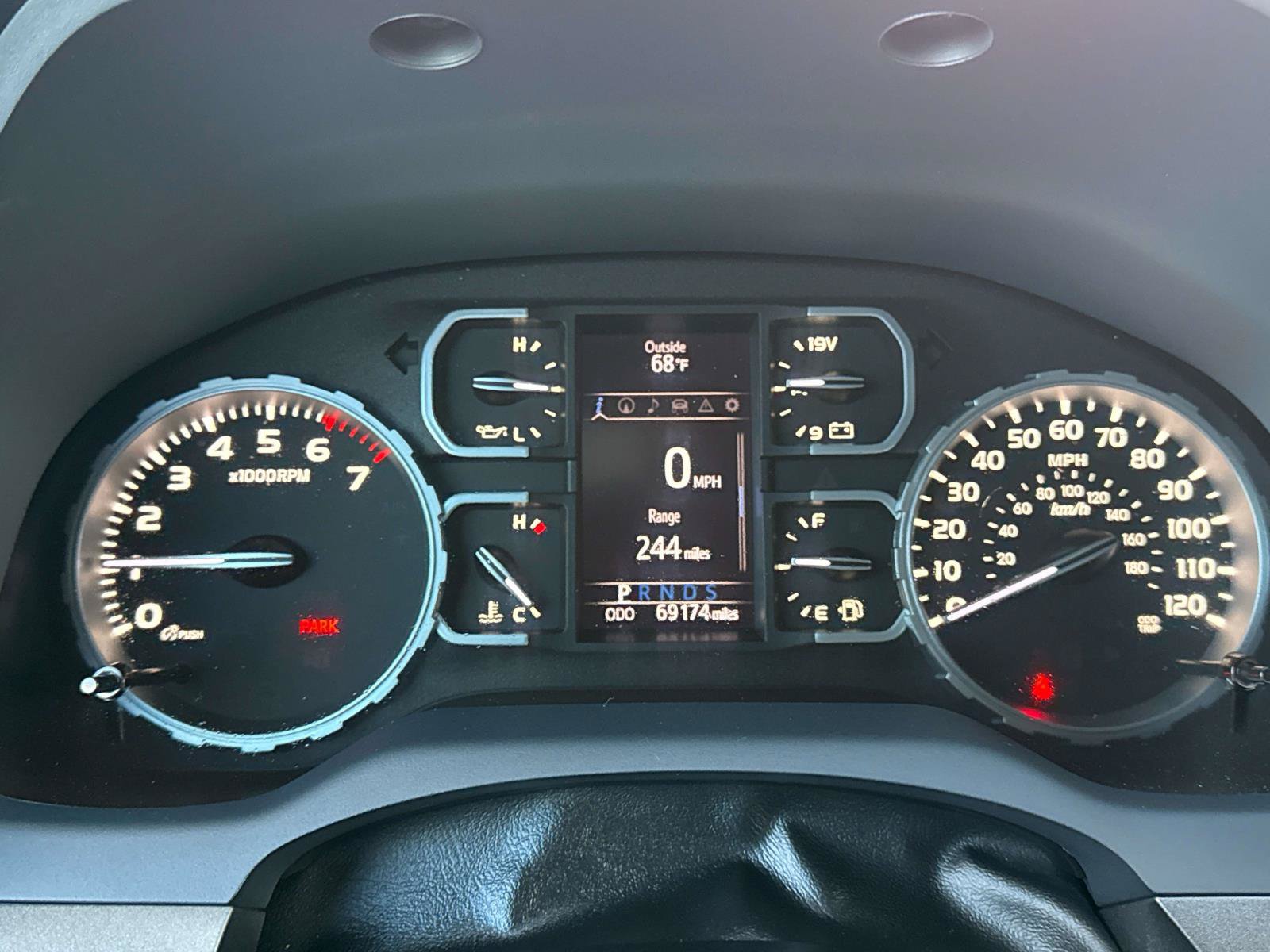 Used 2019 Toyota Tundra SR5 w/ SR5 Upgrade Package AWD/4WD image 26