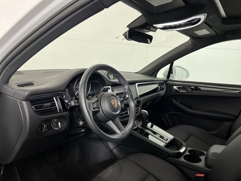 Used 2023 Porsche Macan image 9
