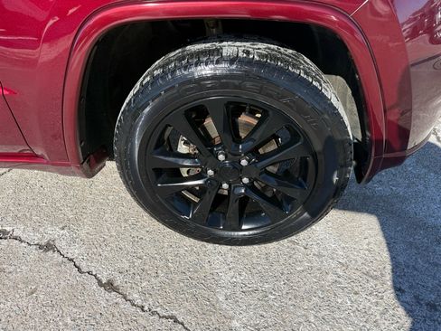 Used 2017 Jeep Grand Cherokee Altitude image 10