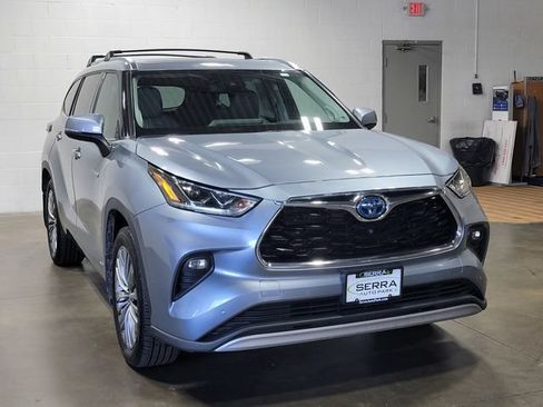 Used 2021 Toyota Highlander Platinum AWD/4WD image 4