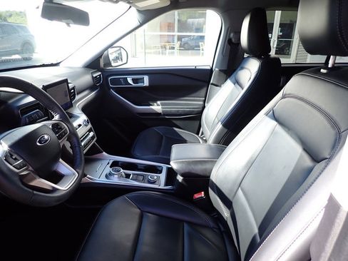 Certified 2022 Ford Explorer XLT w/ Equipment Group 202A image 12