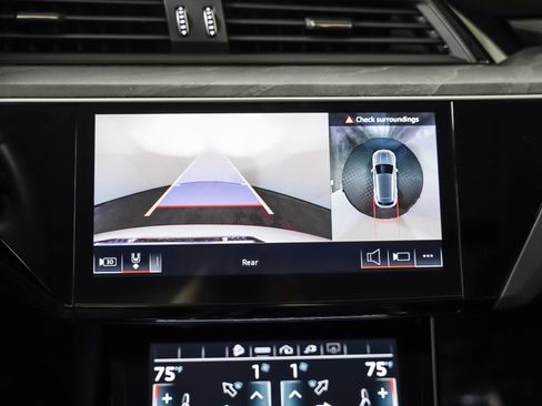 Used 2024 Audi Q8 e-tron Premium Plus image 24