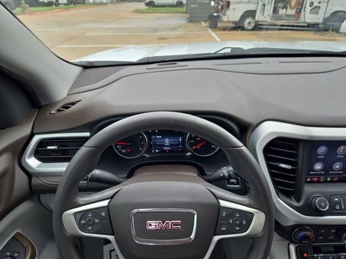 Used 2023 GMC Acadia SLE w/ Driver Convenience Package FWD image 18