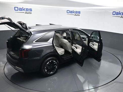 Used 2025 Kia Sorento S w/ Panoramic Sunroof Package FWD image 62