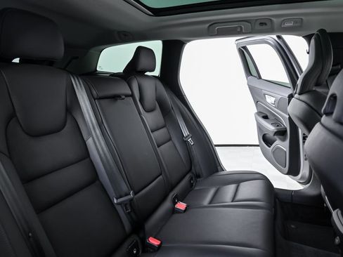 Certified 2025 Volvo V60 B5 Cross Country Plus image 23