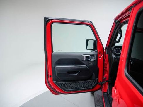 Used 2021 Jeep Gladiator Overland w/ Uconnect 4C Nav & Sound Group image 22