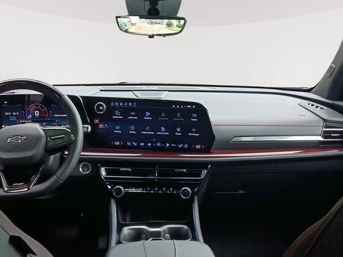 Used 2024 Chevrolet Traverse RS FWD image 26