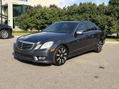 Used 2010 Mercedes-Benz E 350 4MATIC Sedan image 3