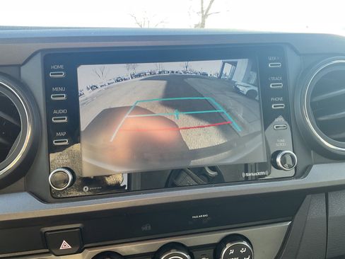 Used 2020 Toyota Tacoma TRD Sport w/ Technology Package image 28