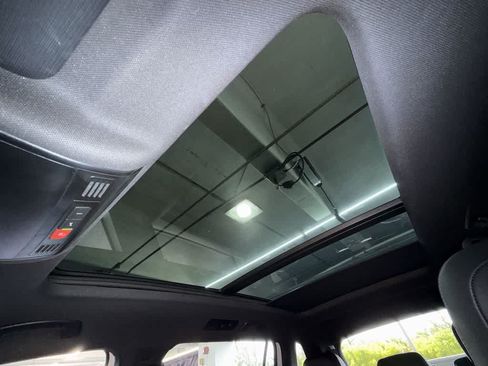 Certified 2023 Volkswagen Tiguan SE R-Line FWD image 17