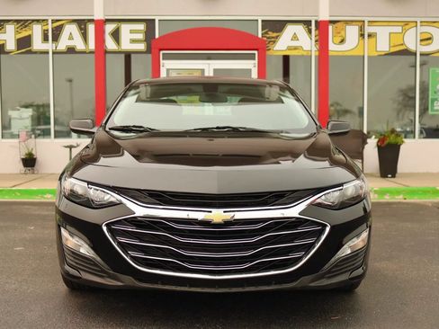 Used 2019 Chevrolet Malibu LT FWD image 2