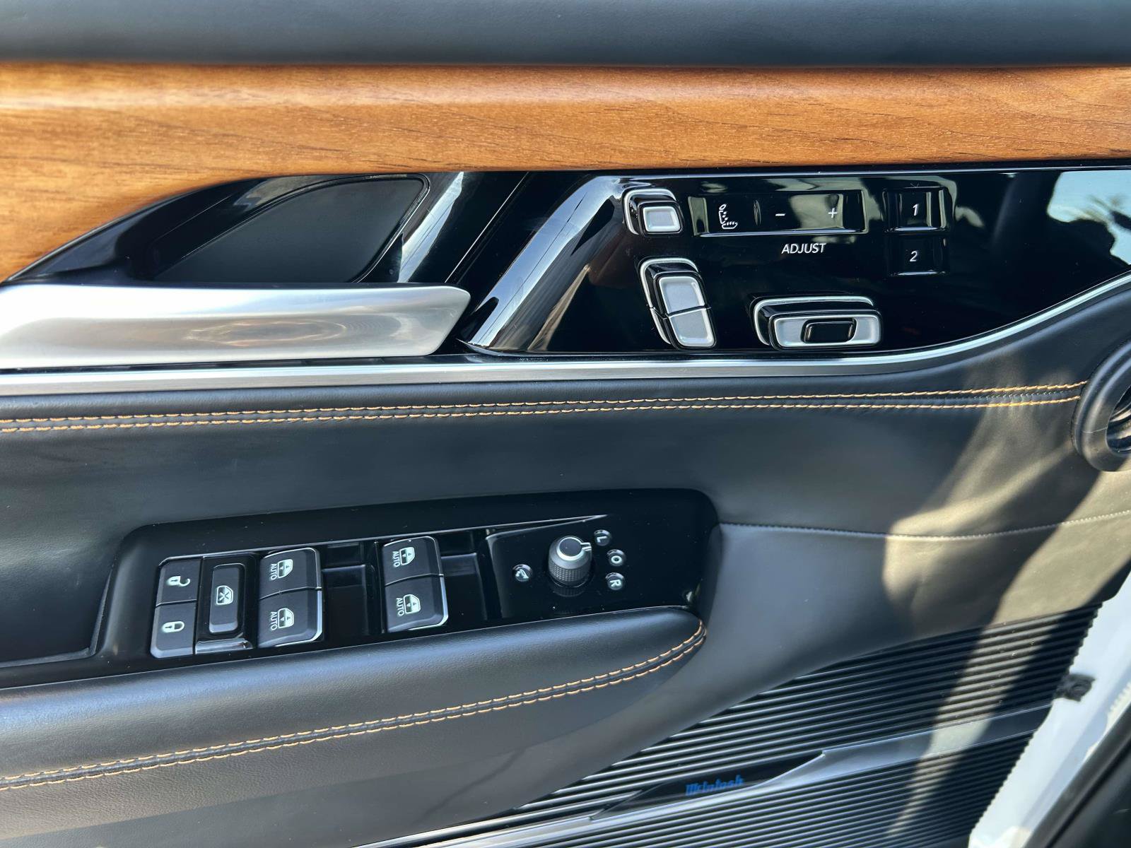 Used 2024 Jeep Grand Wagoneer L Series III AWD/4WD image 19
