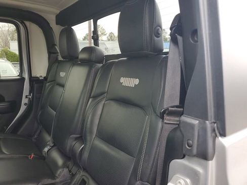 Certified 2021 Jeep Gladiator Sport image 17