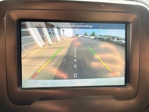 Used 2018 Jeep Renegade Latitude FWD image 13