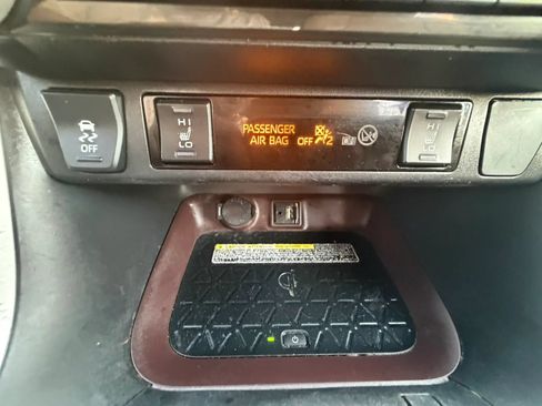 Used 2019 Toyota RAV4 Limited AWD/4WD image 52