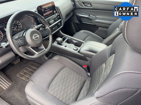 Used 2023 Nissan Pathfinder SV image 4
