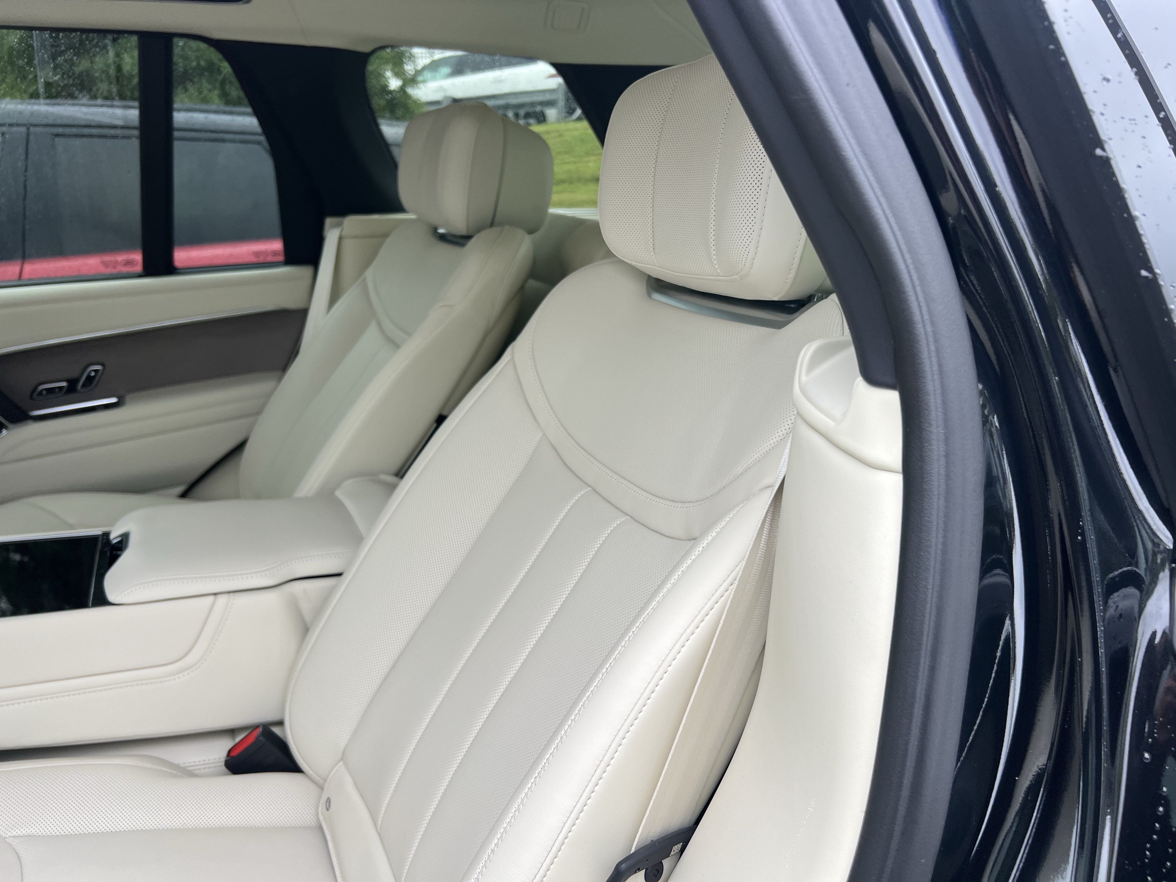 Certified 2023 Land Rover Range Rover First Edition AWD/4WD image 31