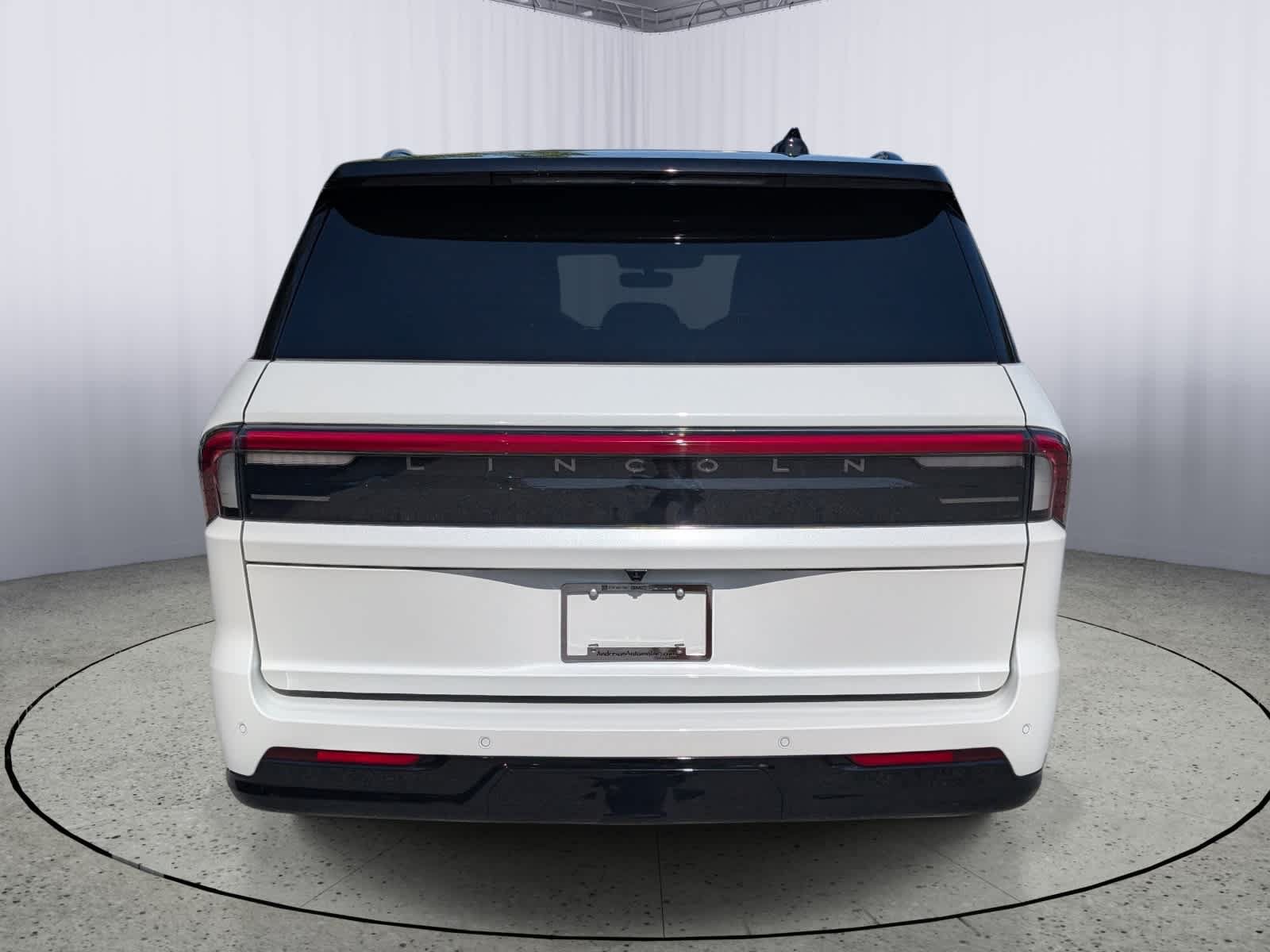 Used 2027 Lincoln Navigator Black Label AWD/4WD image 4