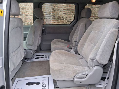 Used 2005 Kia Sedona EX FWD image 9