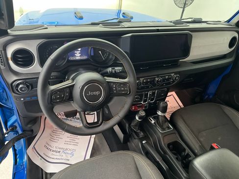 Used 2024 Jeep Wrangler Unlimited AWD/4WD image 14
